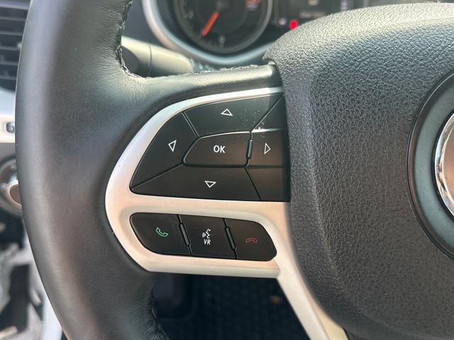 Used 2017 Jeep Cherokee Latitude w/ Cold Weather Group AWD/4WD image 18