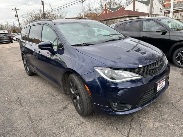 Used 2019 Chrysler Pacifica Limited image 3