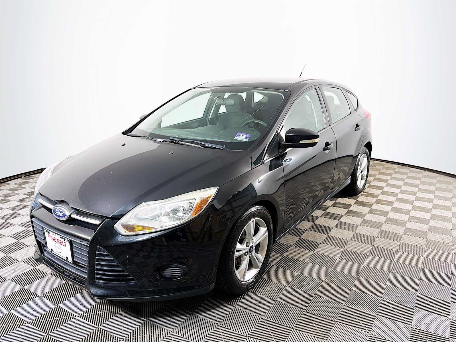 Used 2013 Ford Focus SE w/ SE Winter Pkg FWD image 1
