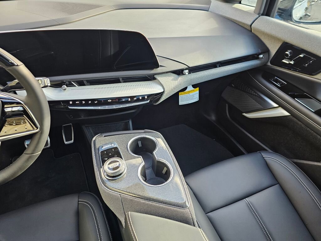 New 2026 Cadillac Optiq Luxury 1 image 24