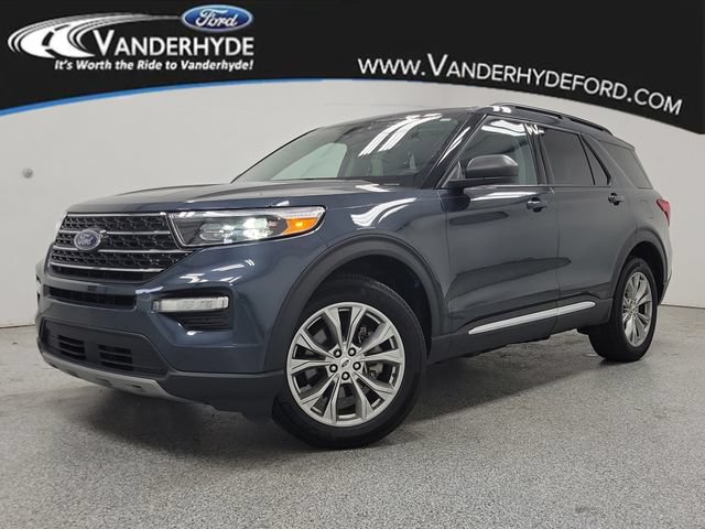 Certified 2024 Ford Explorer XLT w/ Equipment Group 202A AWD/4WD image 1