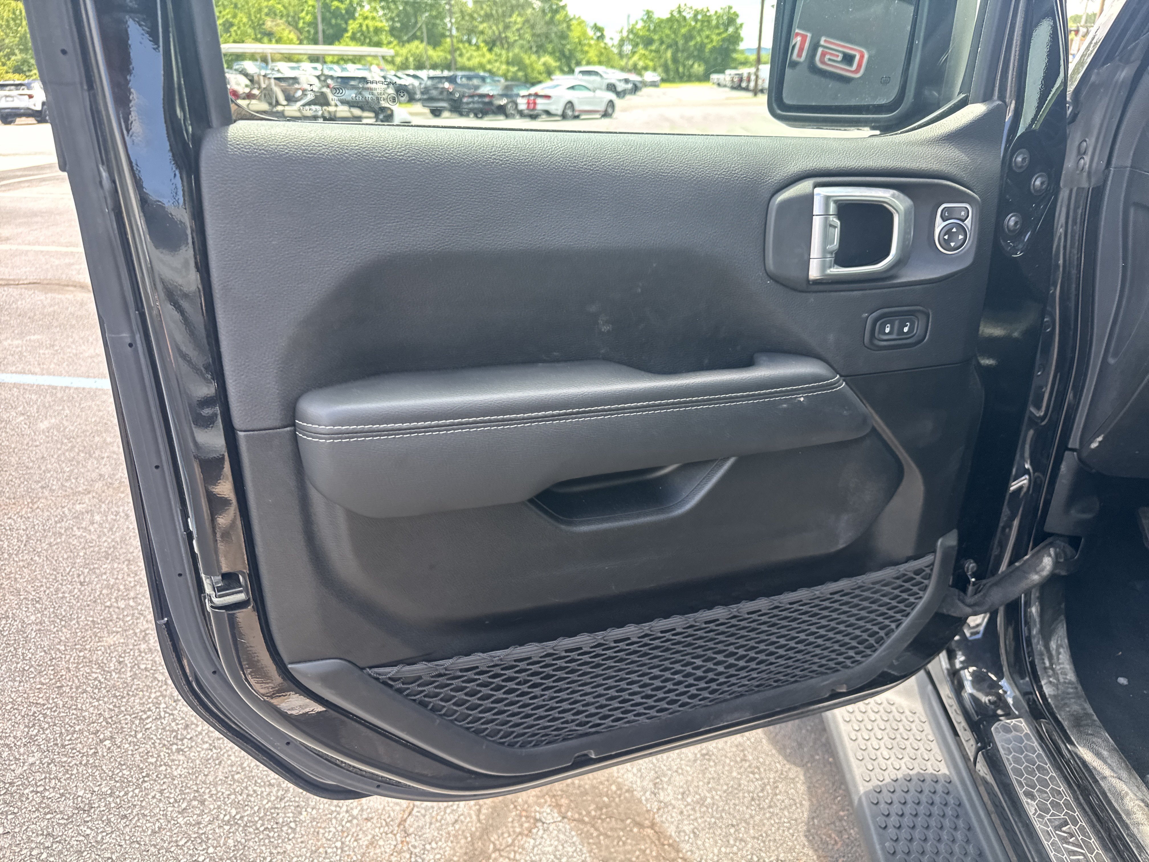Used 2023 Jeep Wrangler Unlimited Sahara w/ Cold Weather Group AWD/4WD image 15