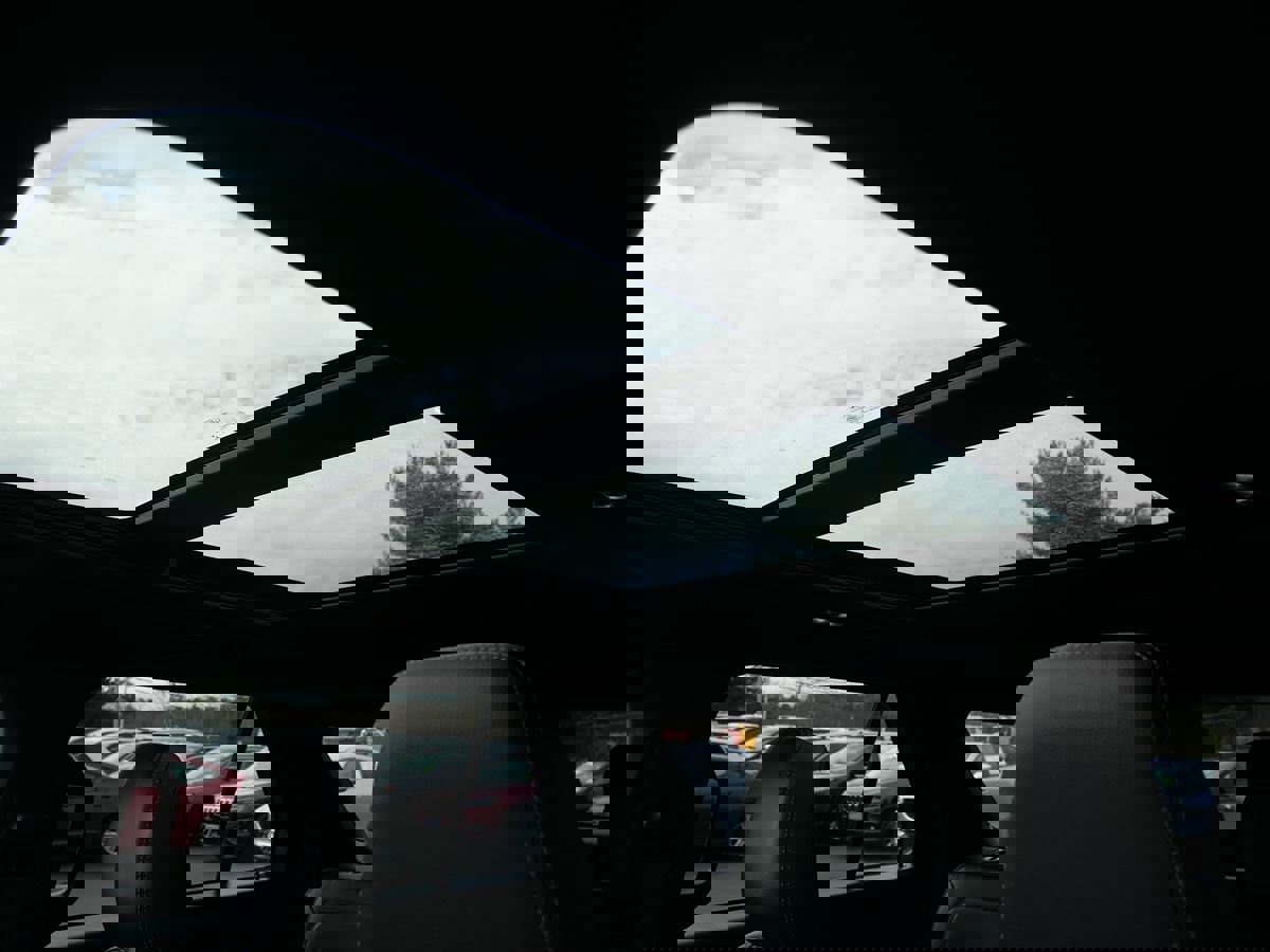 Used 2020 Ford Explorer XLT w/ Equipment Group 202A image 11