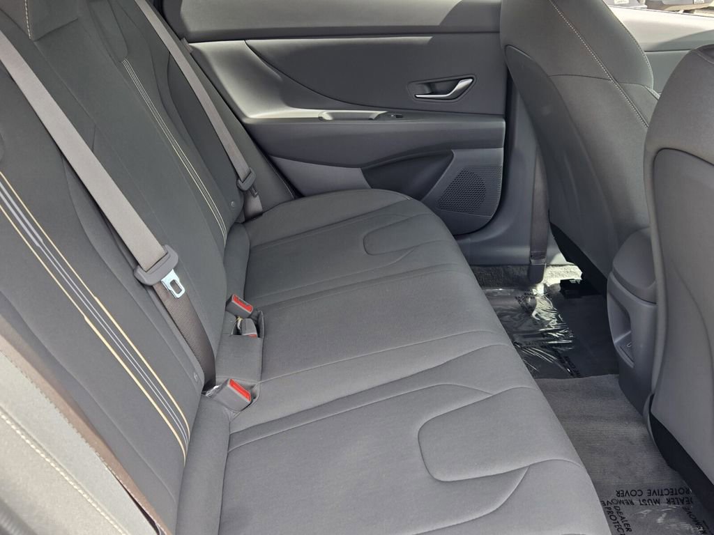 Certified 2025 Hyundai Elantra Sport image 15
