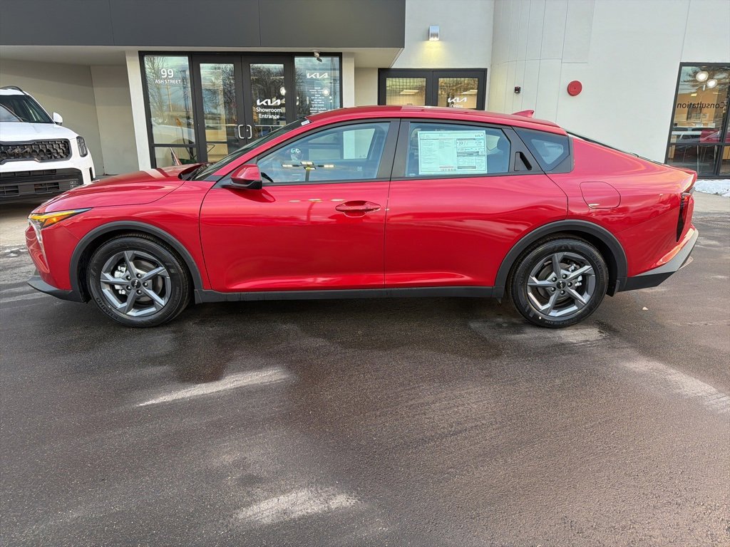 New 2025 Kia K4 LXS image 2