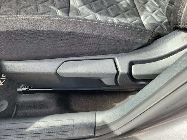 Certified 2025 Nissan Kicks SV FWD image 21