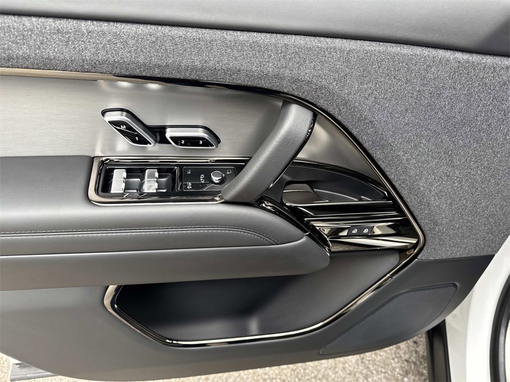 Used 2024 Land Rover Range Rover Sport Dynamic SE image 17