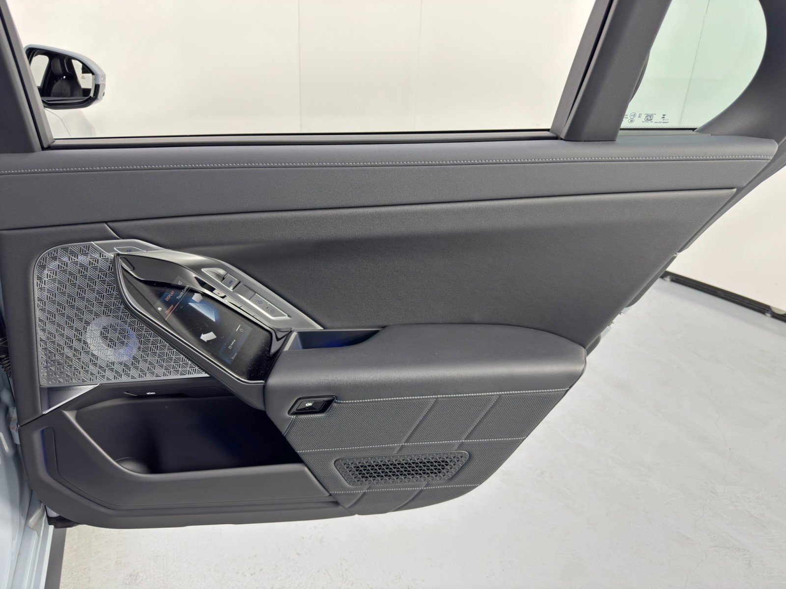 Used 2023 BMW i7 xDrive60 w/ Executive Package 2 image 60