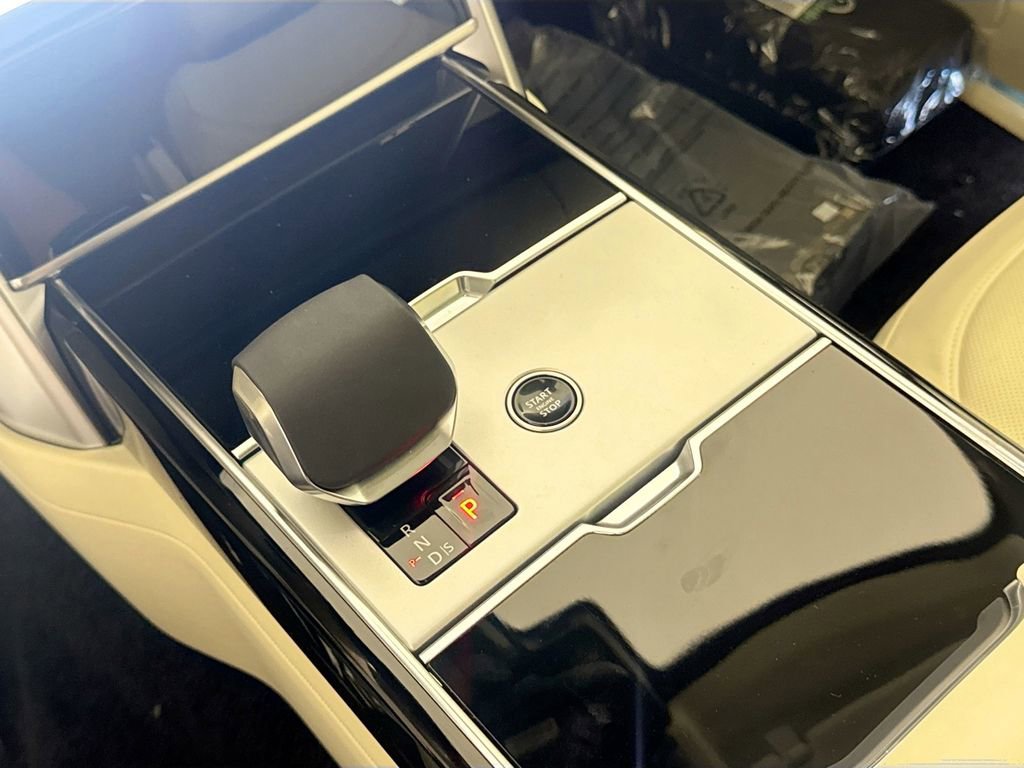 New 2026 Land Rover Range Rover Long Wheelbase SE image 15