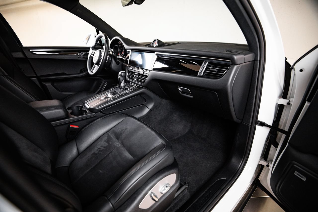 Certified 2021 Porsche Macan AWD/4WD image 28