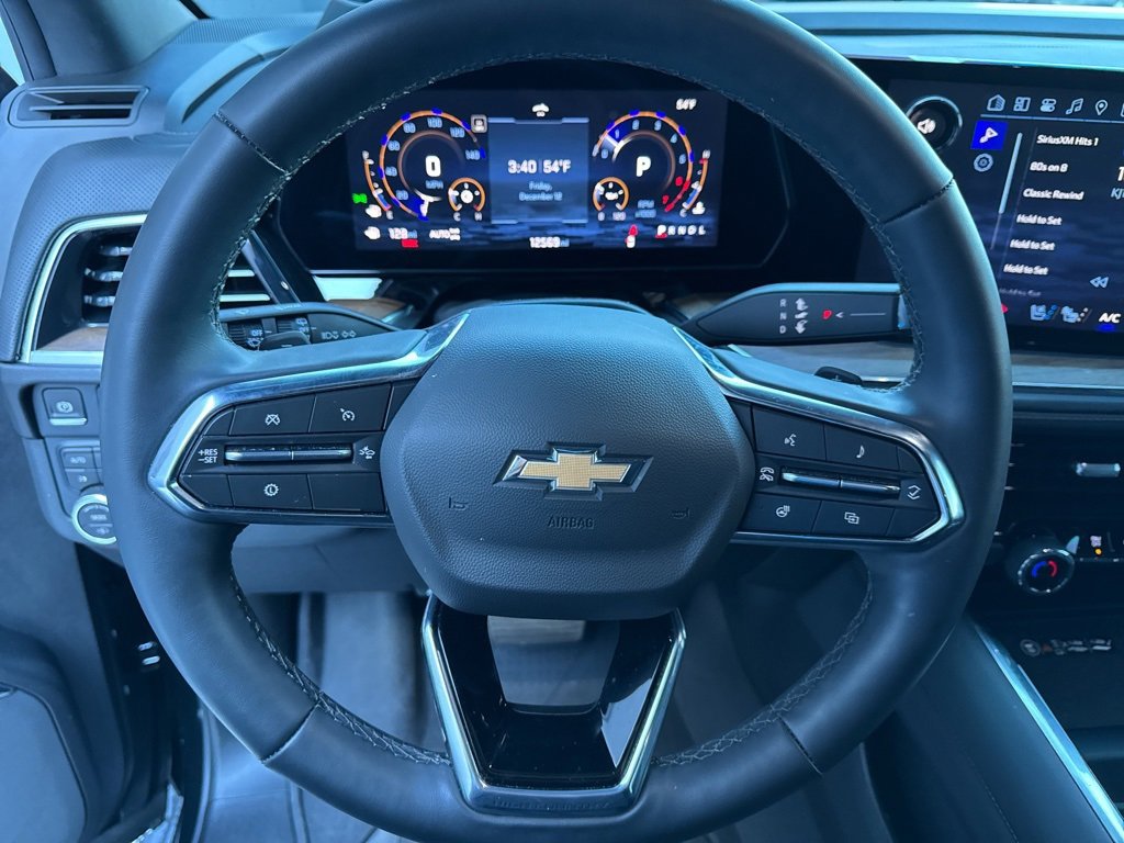 Used 2025 Chevrolet Suburban High Country image 3