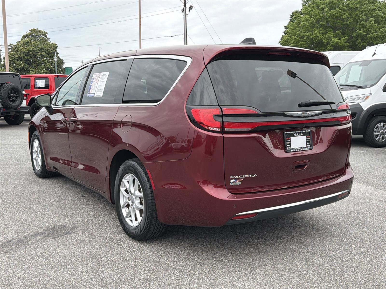 Used 2023 Chrysler Pacifica Touring-L FWD image 7