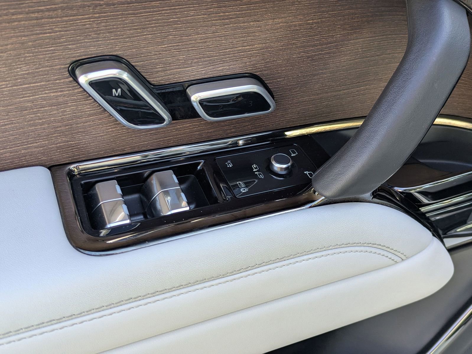 Used 2023 Land Rover Range Rover Sport SE AWD/4WD image 13