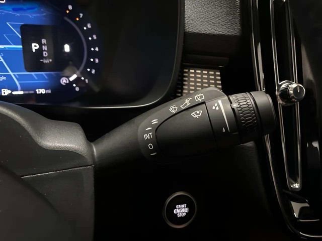 Used 2025 Volvo XC40 B5 Plus AWD/4WD image 37