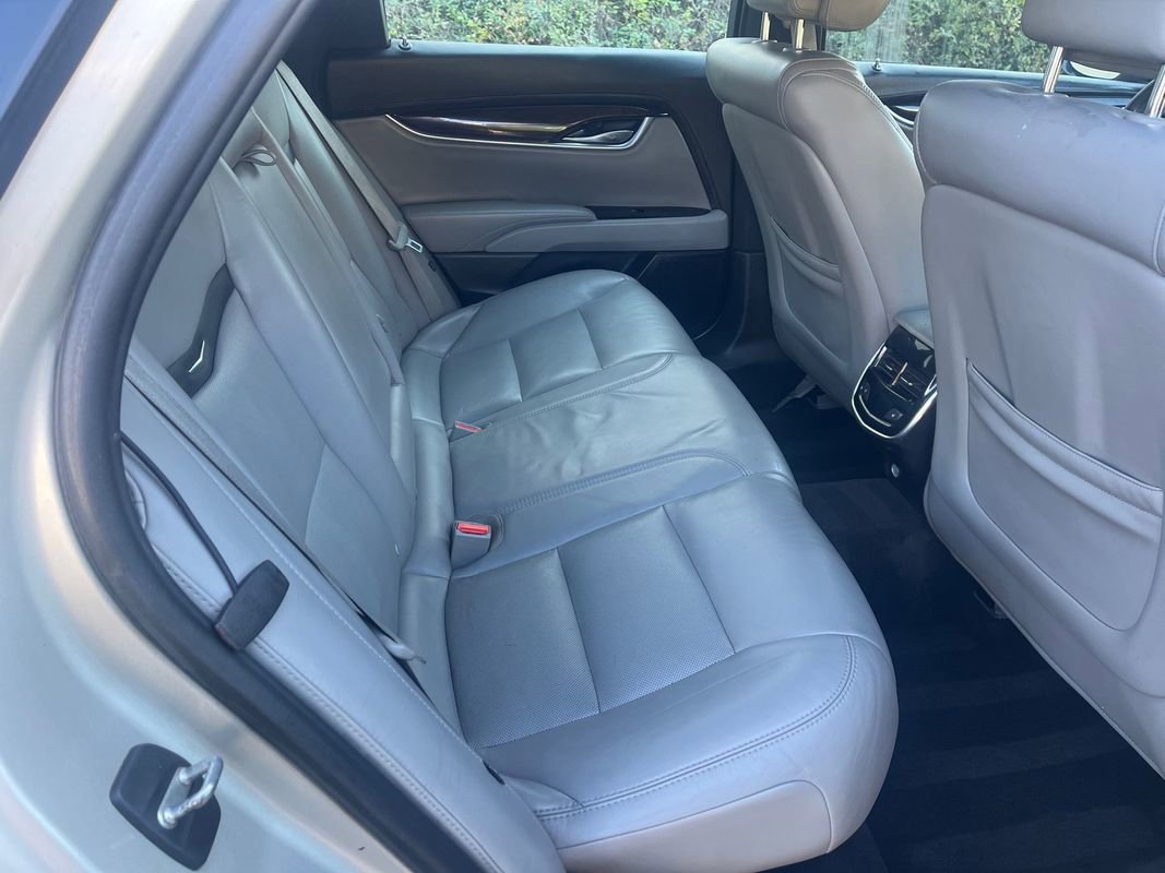 Used 2013 Cadillac XTS Luxury image 19