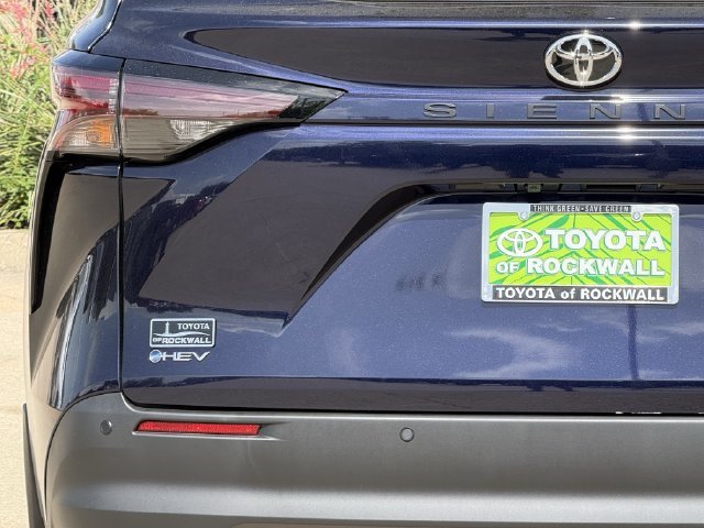 New 2026 Toyota Sienna XLE FWD image 9