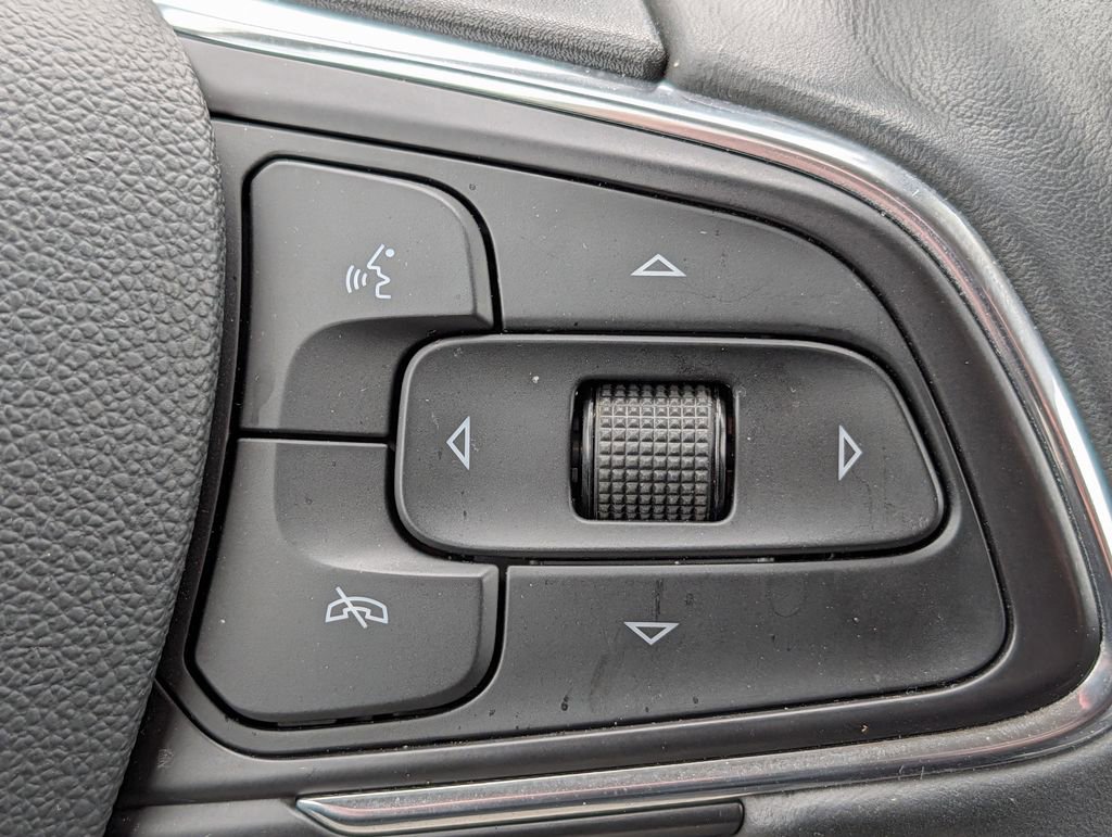 Used 2023 Buick Envision Essence AWD/4WD image 47