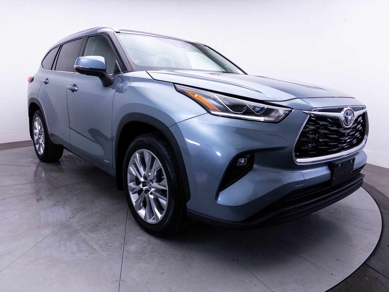 Used 2023 Toyota Highlander Limited AWD/4WD image 1