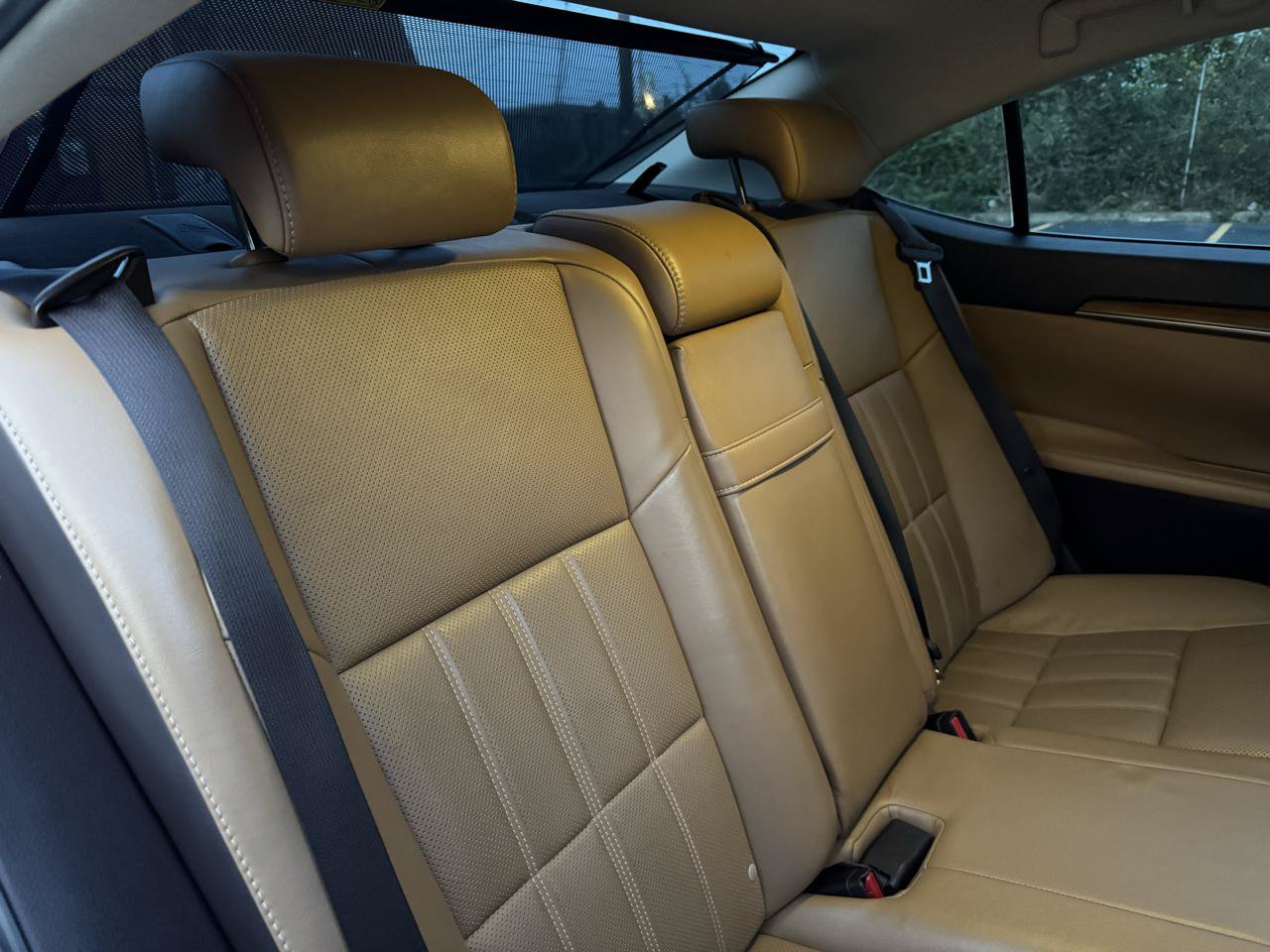 Used 2016 Lexus ES 350 w/ Luxury Package w/Wood Trim FWD image 20