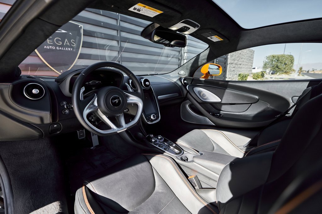 Used 2023 McLaren GT image 2