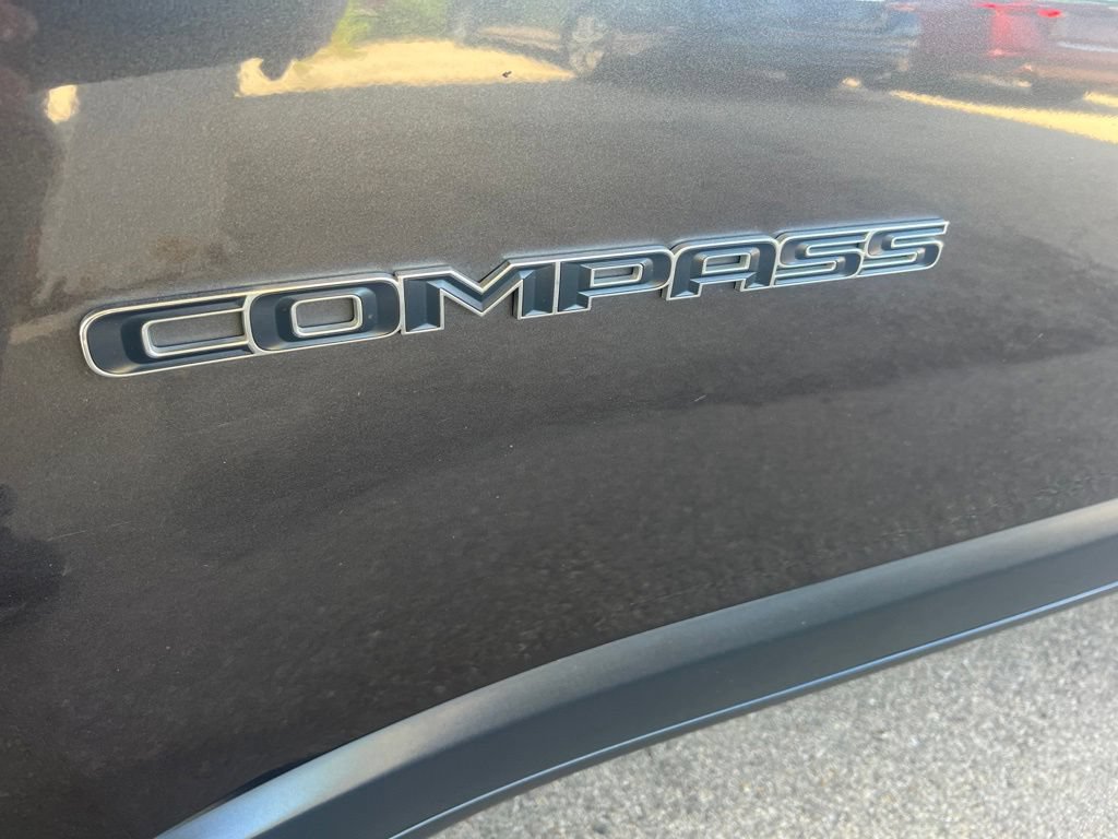 Used 2018 Jeep Compass Latitude w/ Cold Weather Group AWD/4WD image 31