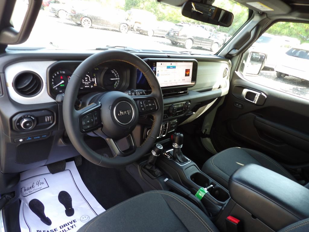 Used 2024 Jeep Wrangler Unlimited AWD/4WD image 11