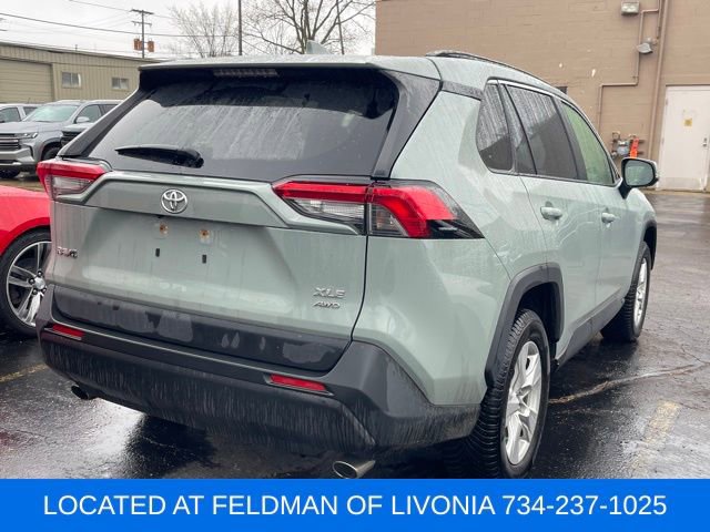 Used 2021 Toyota RAV4 XLE w/ Convenience Package image 3