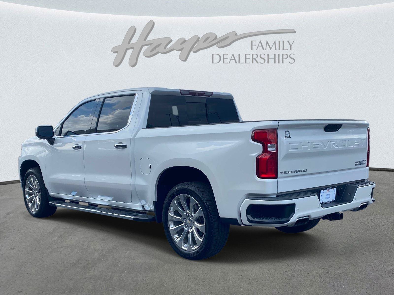 Used 2019 Chevrolet Silverado 1500 High Country w/ Technology Package AWD/4WD image 8