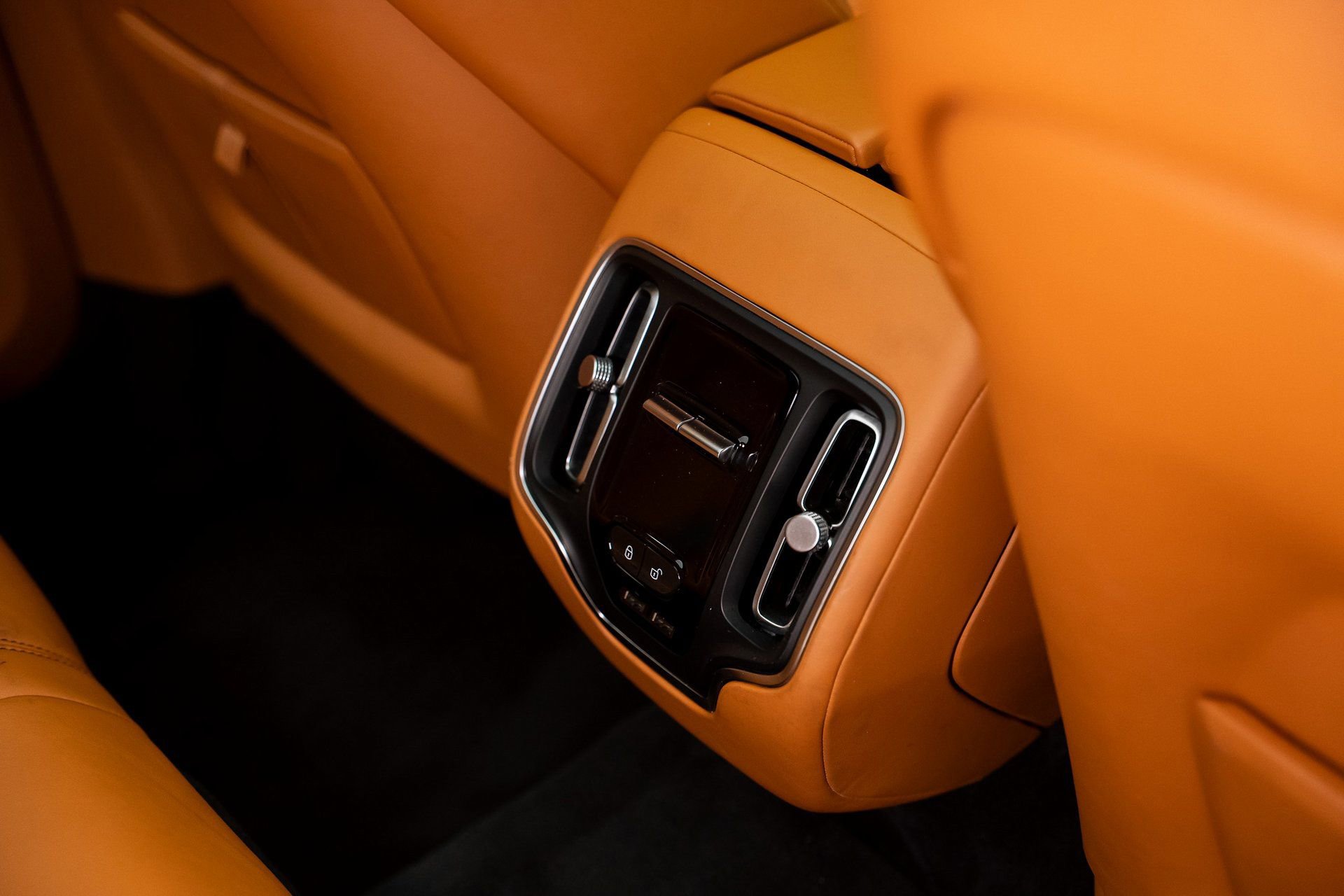 Used 2021 Aston Martin DBX image 67