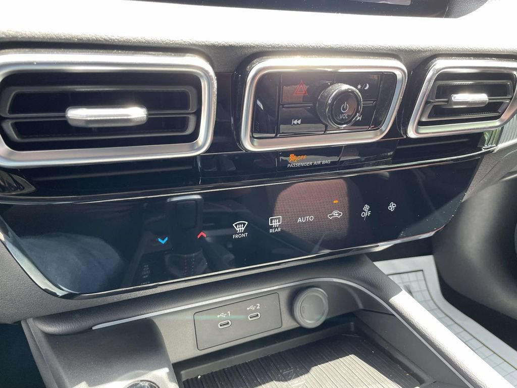 New 2026 Nissan Sentra SR w/ Floor Mat Package FWD image 16