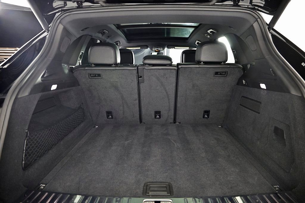 Certified 2024 Porsche Cayenne AWD/4WD image 30