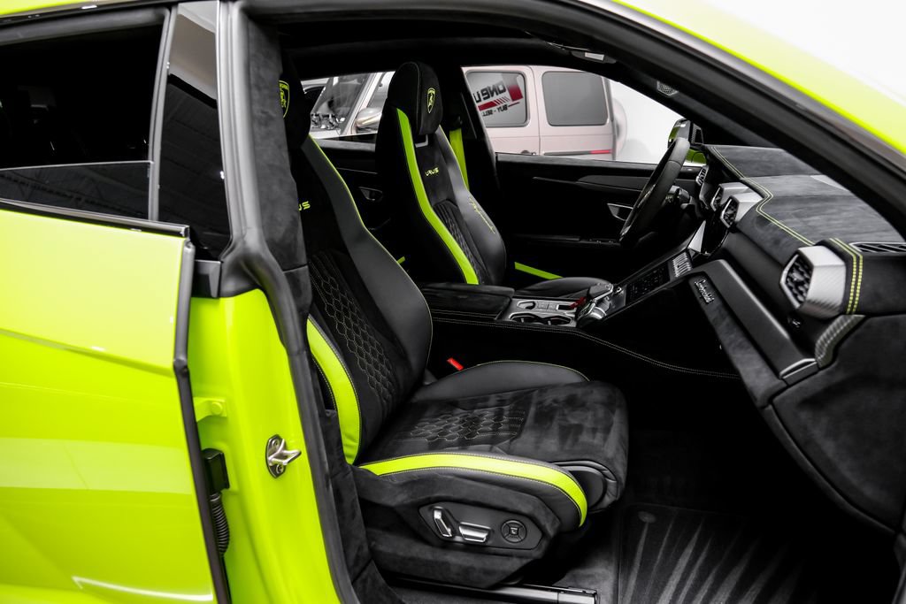Used 2023 Lamborghini Urus Performante AWD/4WD image 47