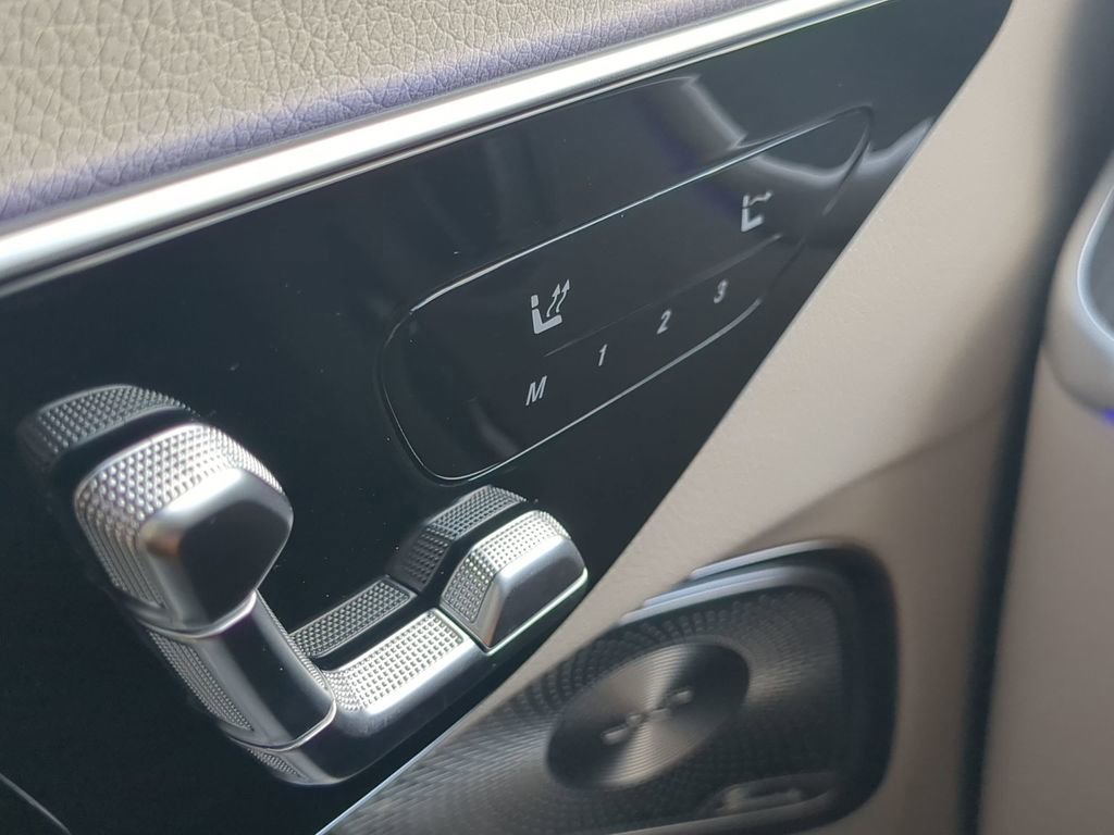 Used 2024 Mercedes-Benz CLE 300 4MATIC Cabriolet image 11