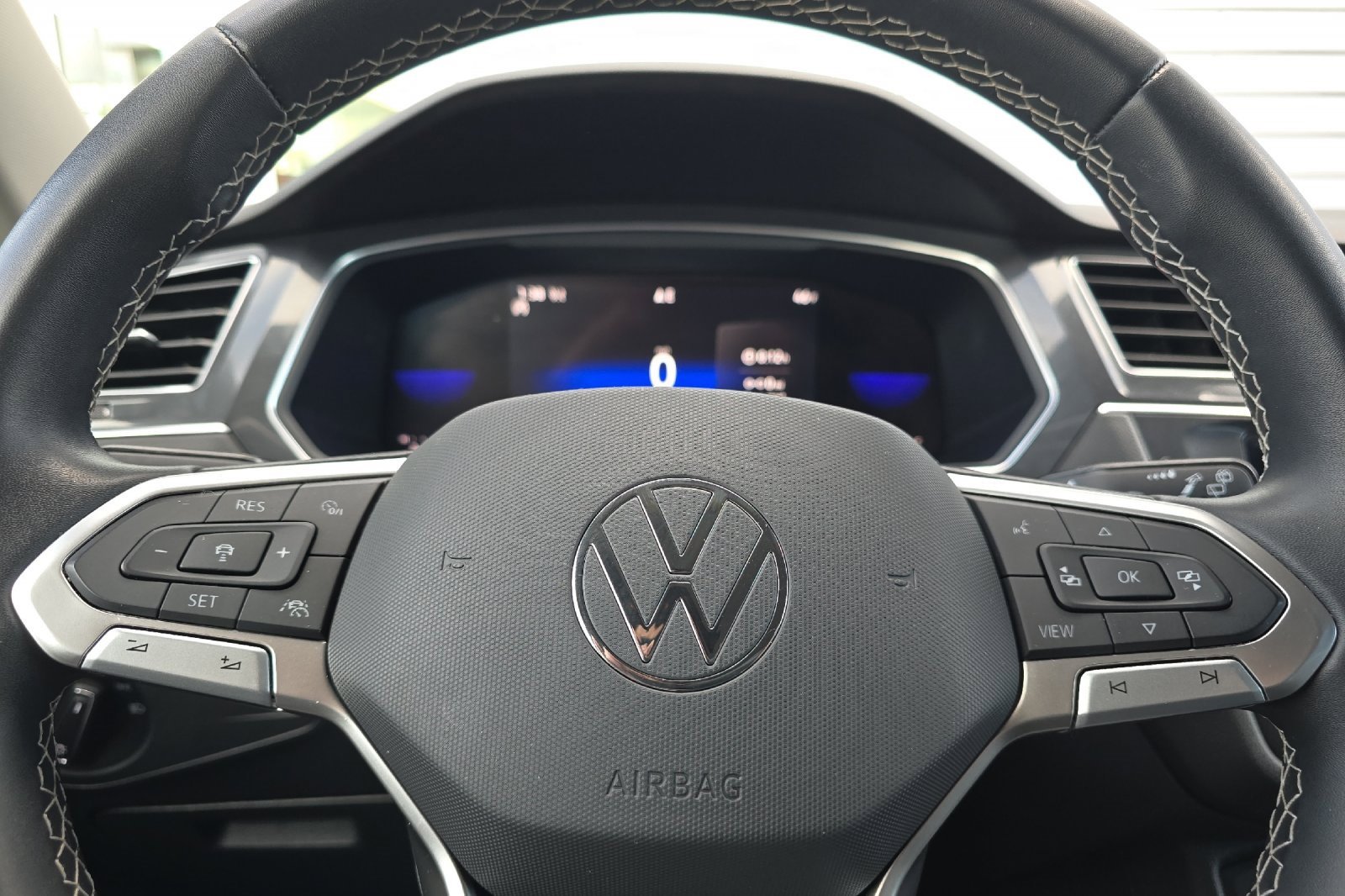 Used 2022 Volkswagen Tiguan SE image 25