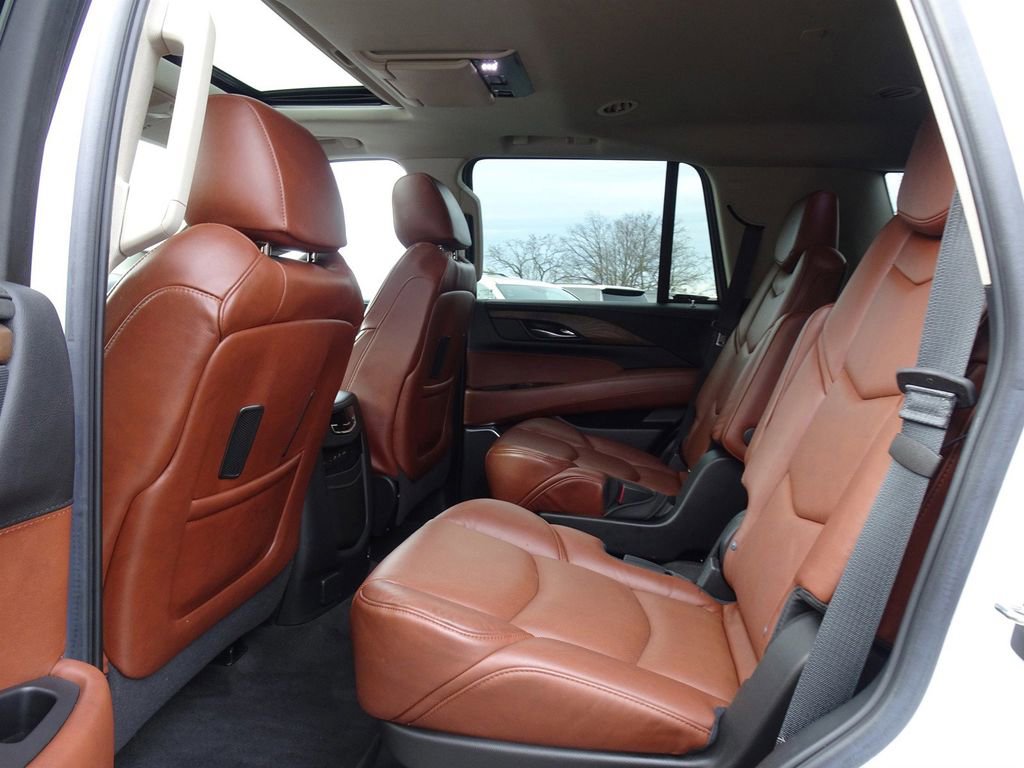 Used 2020 Cadillac Escalade Premium Luxury image 16