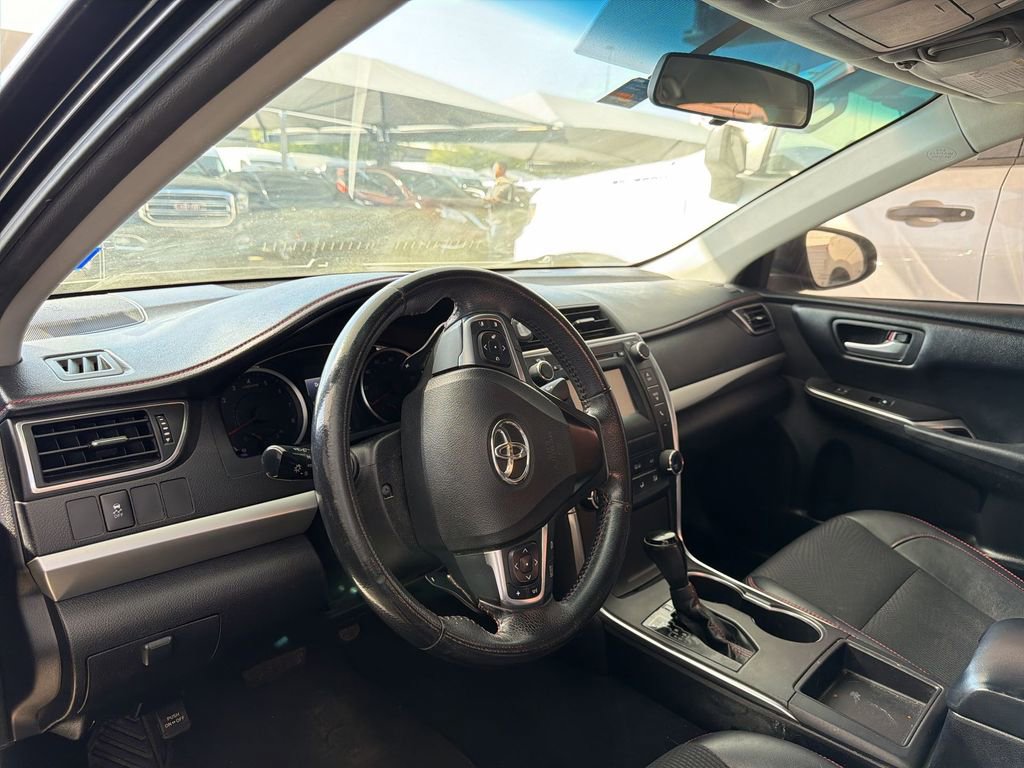 Used 2017 Toyota Camry SE image 5