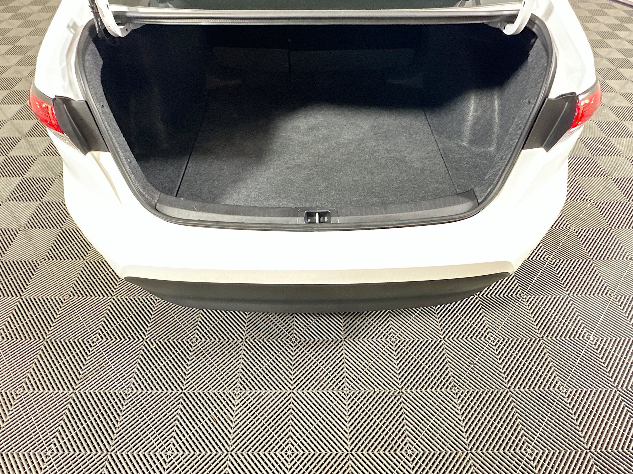 Used 2025 Toyota Corolla LE FWD image 30