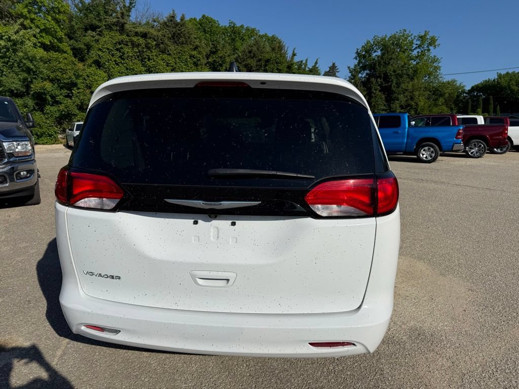 Used 2023 Chrysler Voyager LX FWD image 38