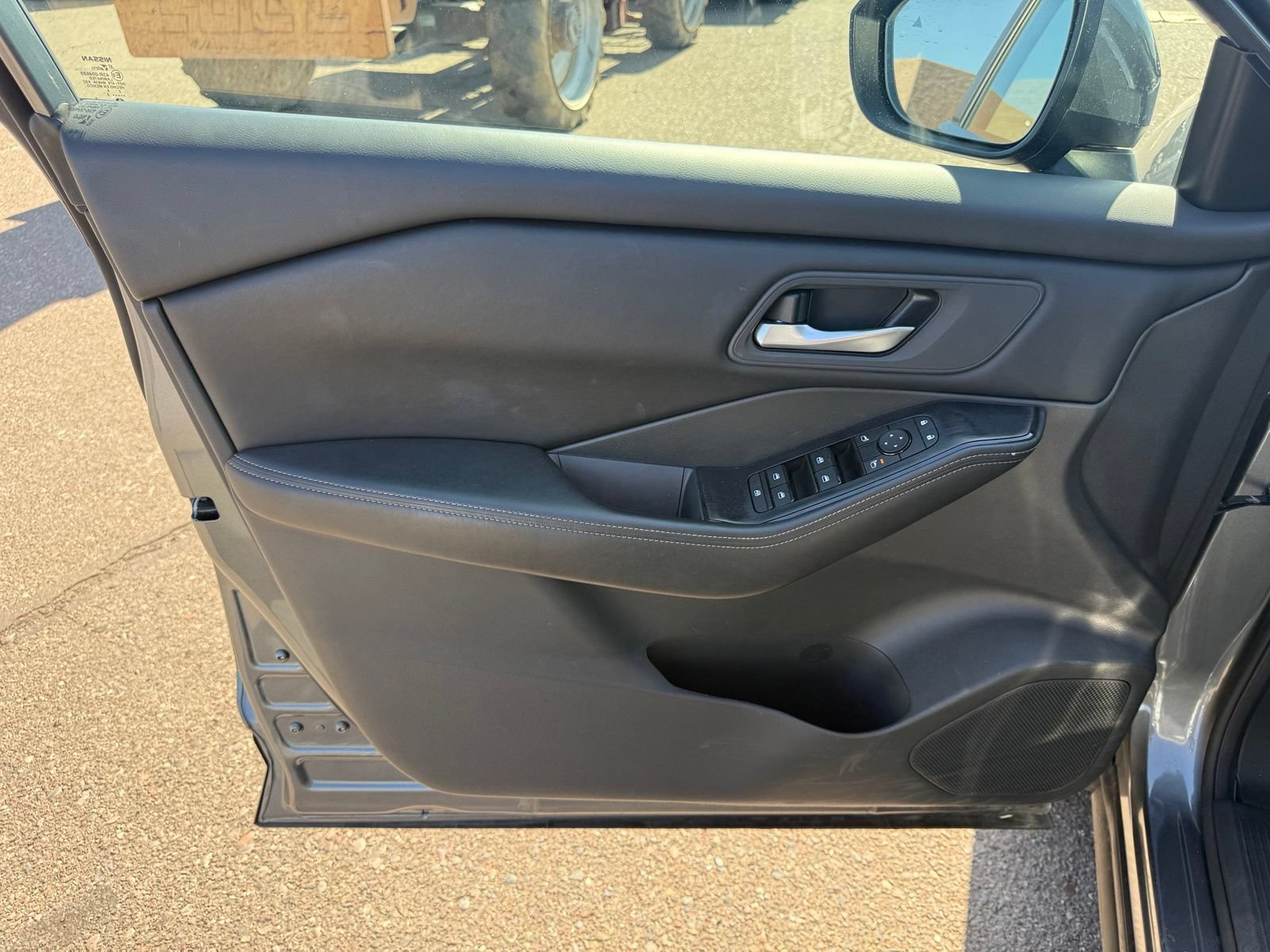 Certified 2025 Nissan Rogue SV FWD image 13