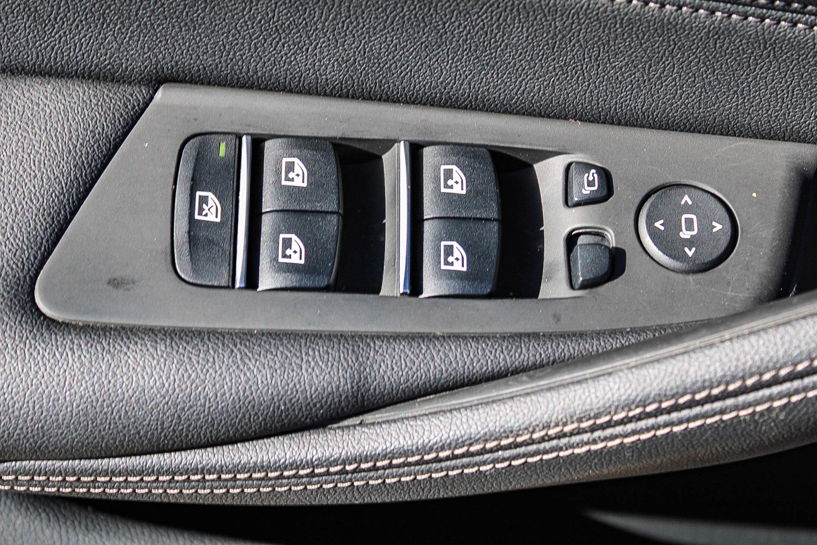 Used 2023 BMW 530e w/ M Sport Package image 20