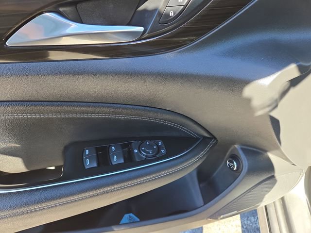Used 2018 Buick Regal Essence w/ Driver Confidence Package #1 AWD/4WD image 18