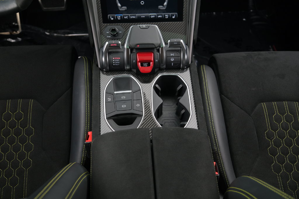 Used 2024 Lamborghini Urus Performante AWD/4WD image 58