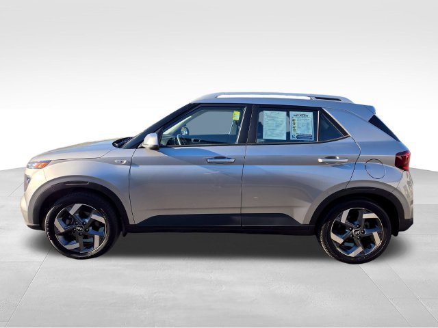 Used 2023 Hyundai Venue SEL FWD image 4