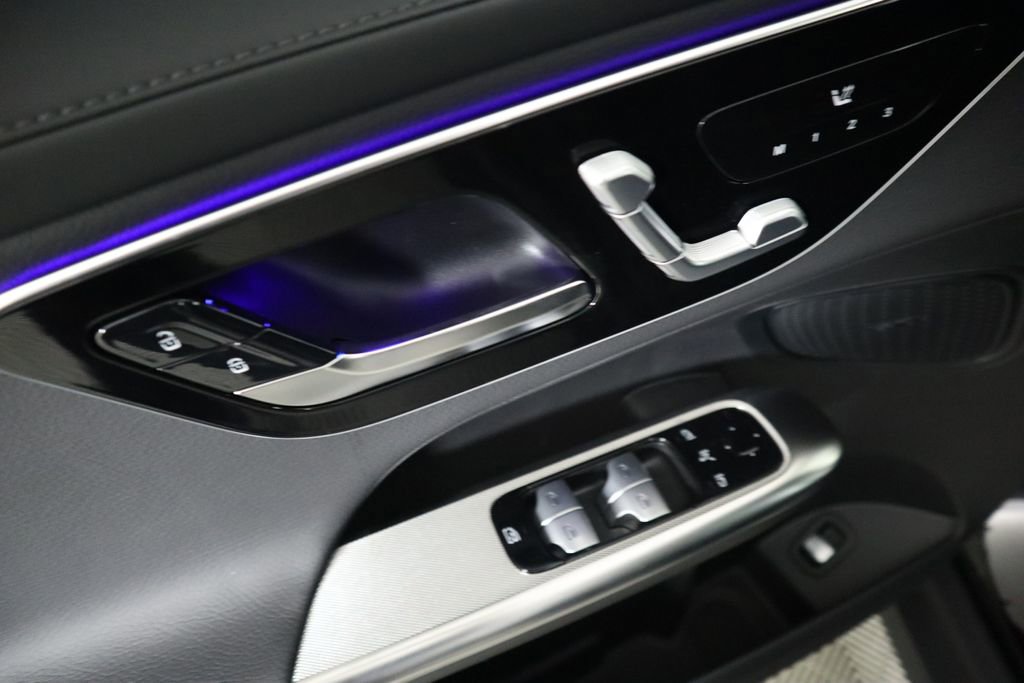 Used 2025 Mercedes-Benz GLC 300 image 23