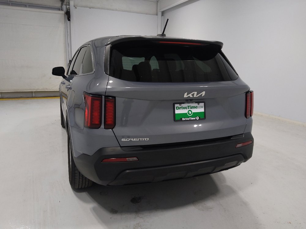 Used 2023 Kia Sorento LX image 6