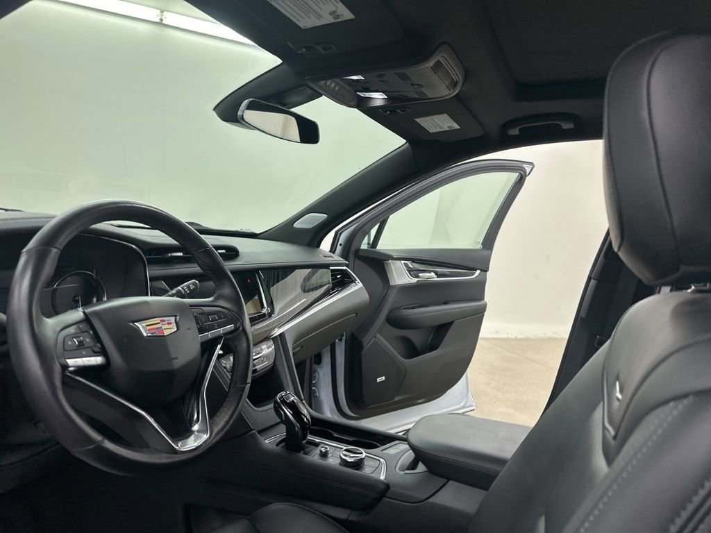 Used 2025 Cadillac XT6 Premium Luxury image 30