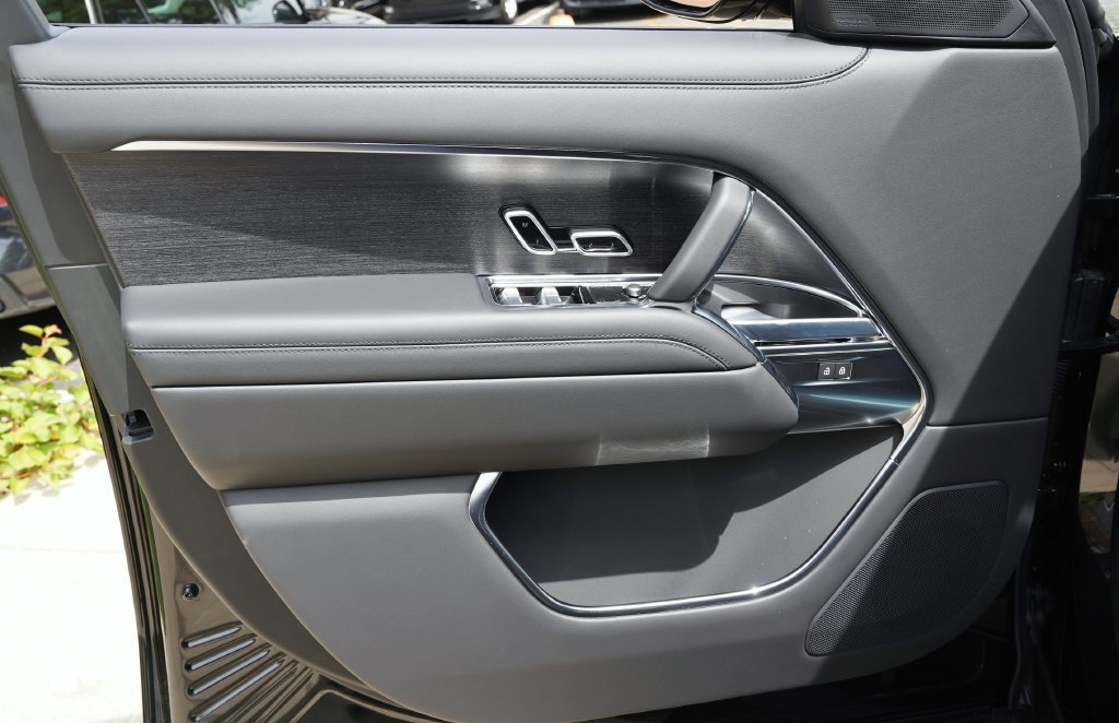 New 2026 Land Rover Range Rover Long Wheelbase SE AWD/4WD image 10