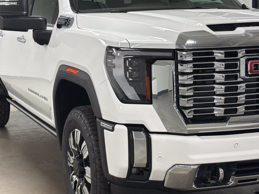 New 2026 GMC Sierra 3500 Denali w/ Denali Reserve Package AWD/4WD image 4