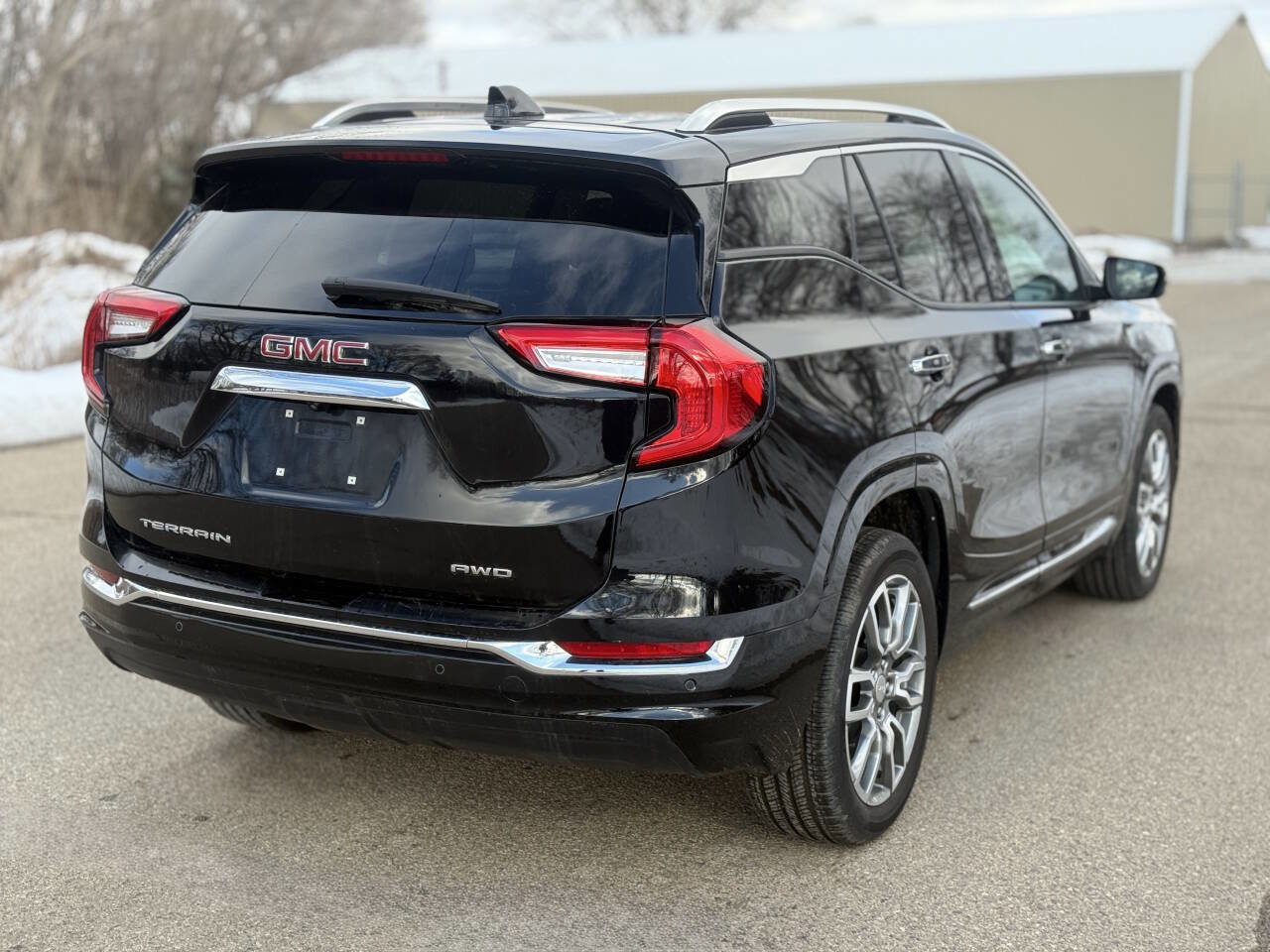 Used 2024 GMC Terrain Denali w/ Denali Premium Package AWD/4WD image 8