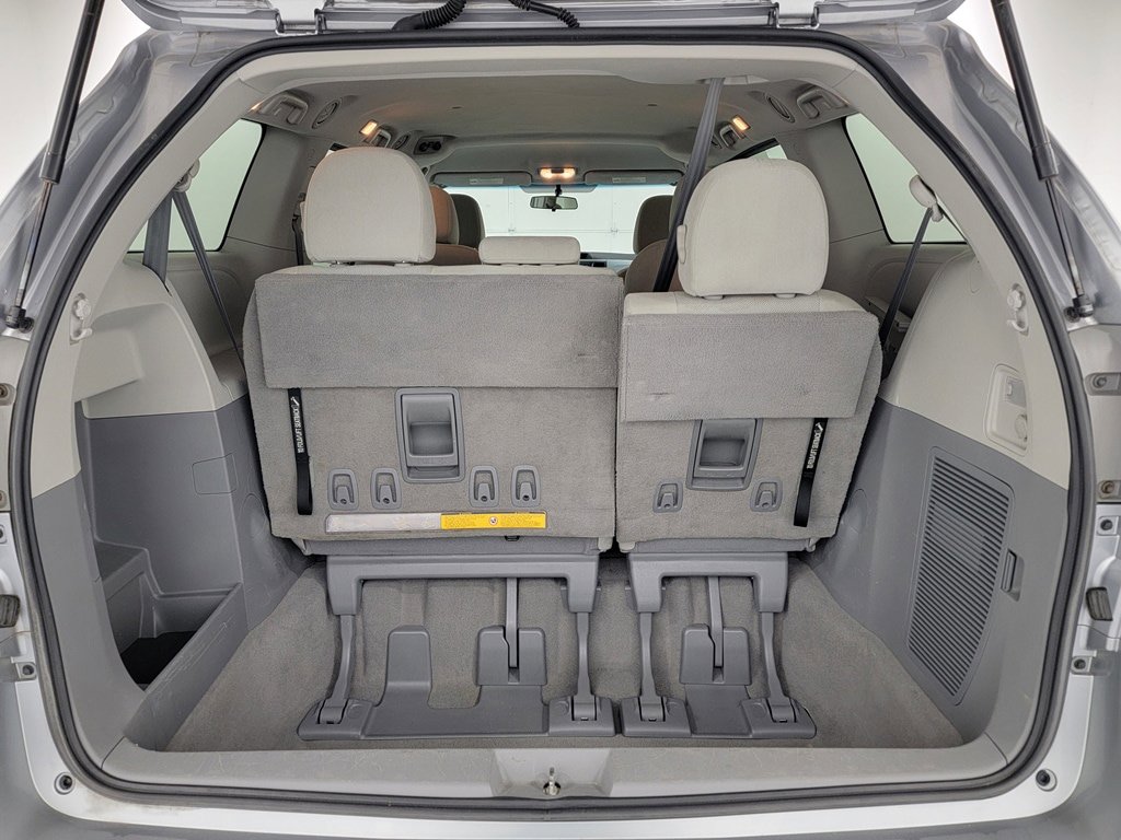 Used 2011 Toyota Sienna w/ Towing Pkg FWD image 28